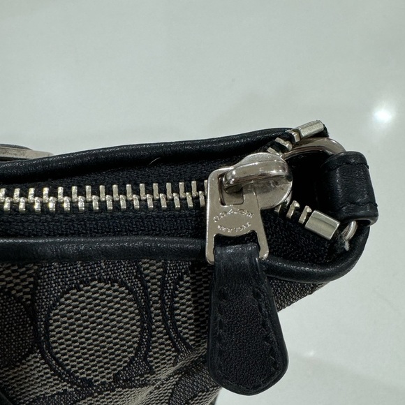 Coach signature handbag, black leather - Picture 7 of 14